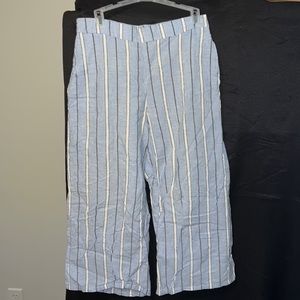 Arizona Jeans co. Capris - blue and white - super comfortable - size L